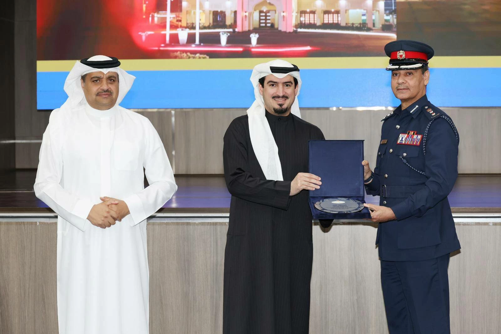 محافظة العاصمة تكرم الداعمين لمبادراتها المجتمعية وتحتفي بالفائزين في مسابقة أجمل تزيين للمباني