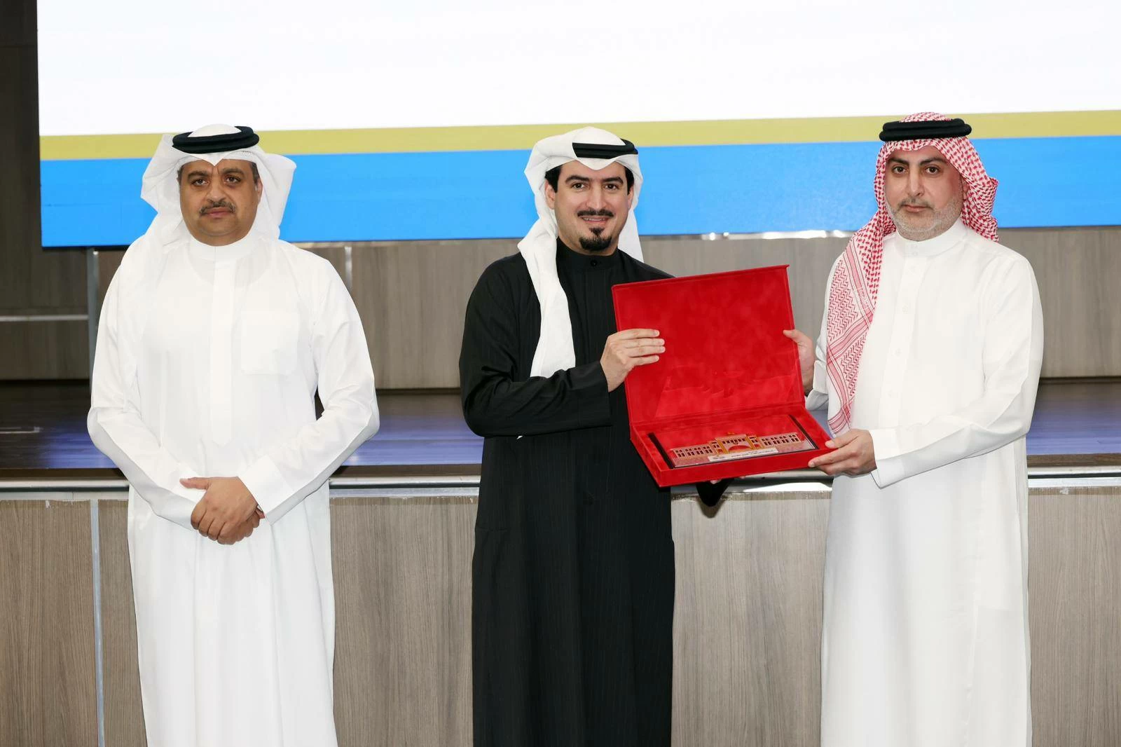 محافظة العاصمة تكرم الداعمين لمبادراتها المجتمعية وتحتفي بالفائزين في مسابقة أجمل تزيين للمباني