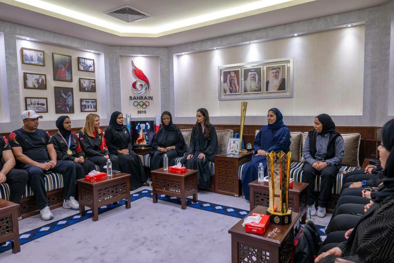 حصة بنت خالد تستقبل بطلات دورة ألعاب الأندية العربية وتشيد بإنجازاتهن