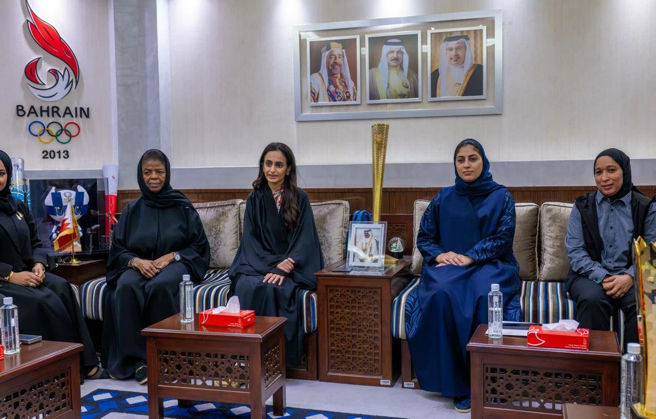 حصة بنت خالد تستقبل بطلات دورة ألعاب الأندية العربية وتشيد بإنجازاتهن