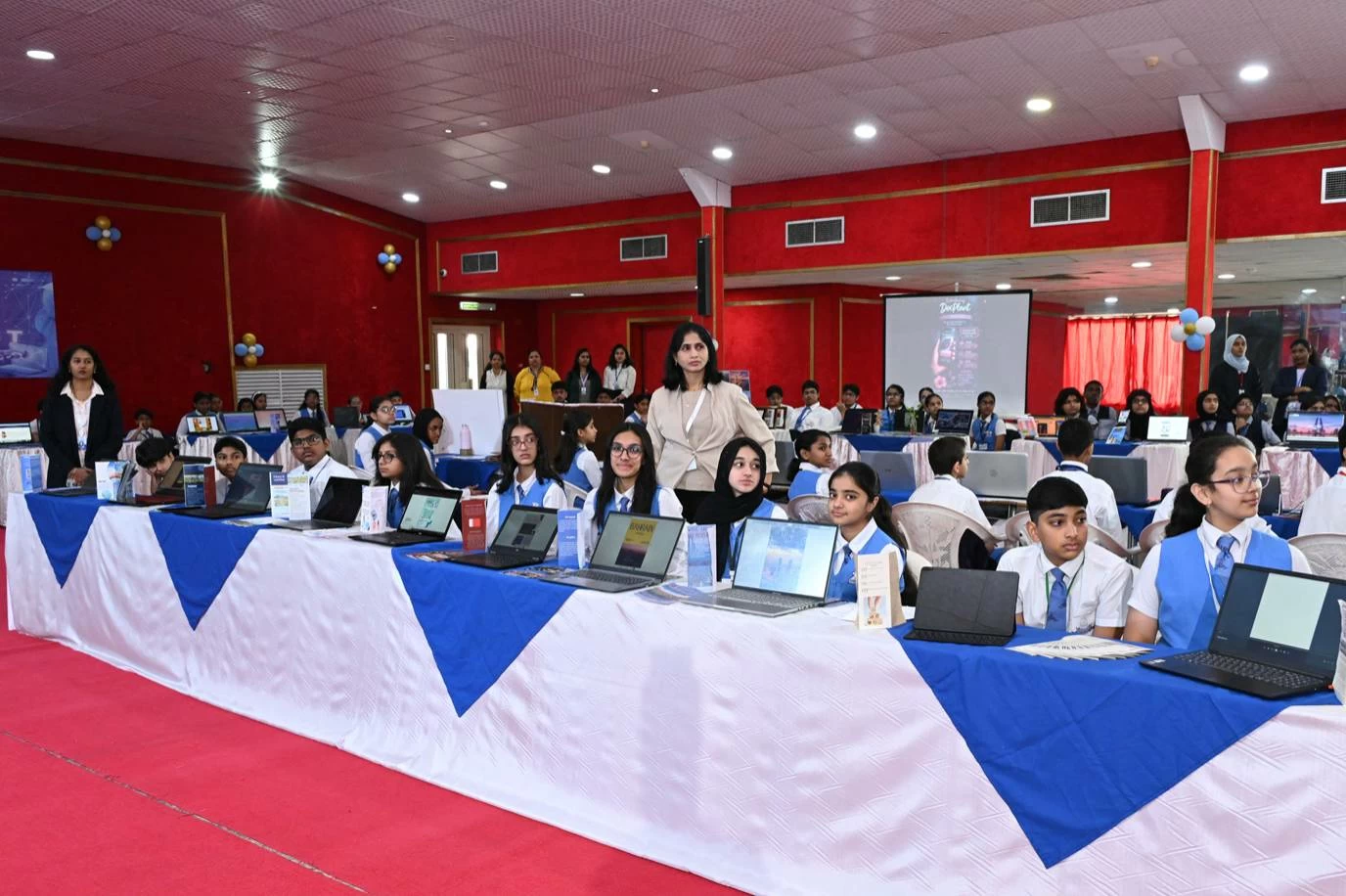 منصّة رفيعة لرعاية العقول الواعدة: مدرسة النور العالمية تنظّم المعرض التقني الأول
