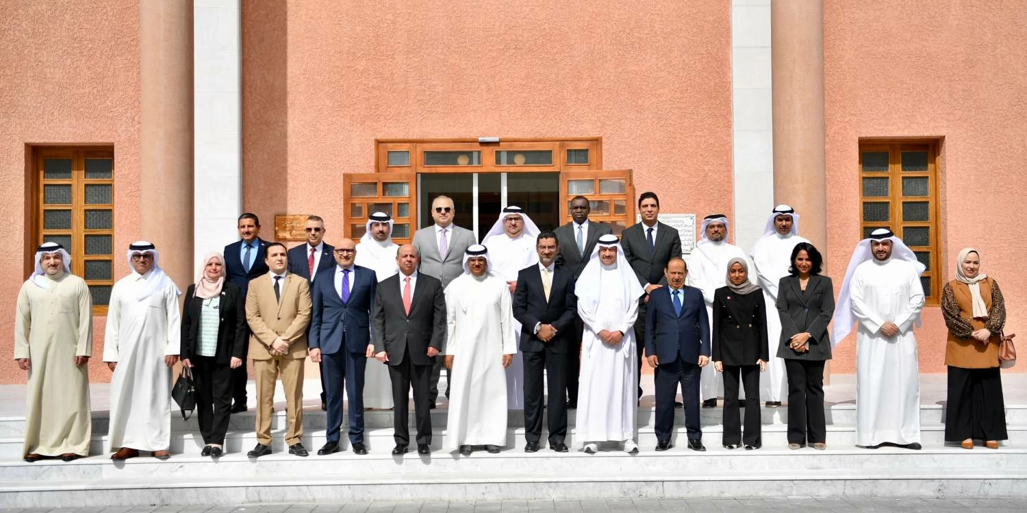 وزير شؤون البلديات والزراعة يستعرض مسيرة تطور العمل البلدي في البحرين