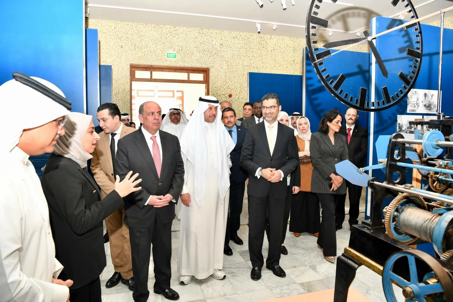 وزير شؤون البلديات والزراعة يستعرض مسيرة تطور العمل البلدي في البحرين