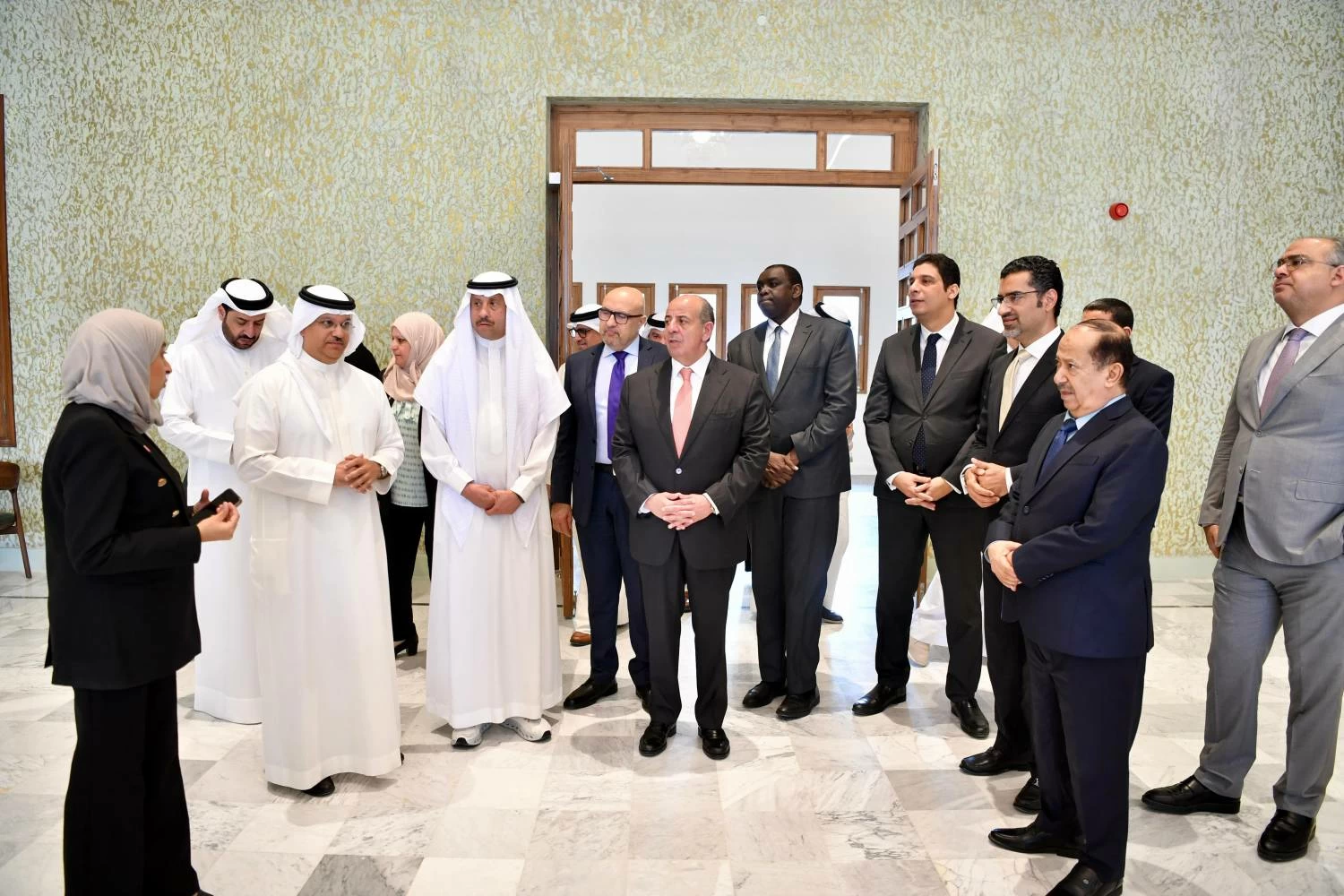 وزير شؤون البلديات والزراعة يستعرض مسيرة تطور العمل البلدي في البحرين