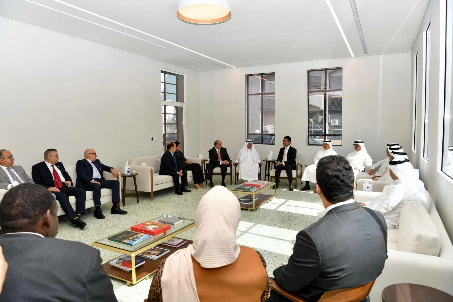 وزير شؤون البلديات والزراعة يستعرض مسيرة تطور العمل البلدي في البحرين