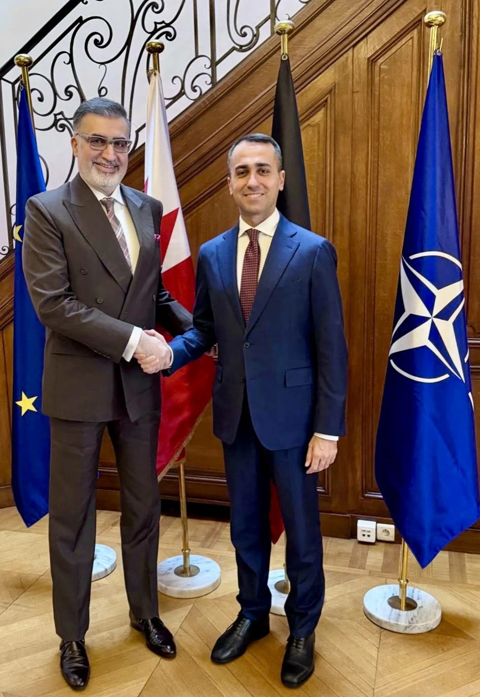 سفير البحرين لدى بلجيكا ورئيس بعثتها بالاتحاد الأوروبي يستقبل المبعوث الخاص لمنطقة الخليج