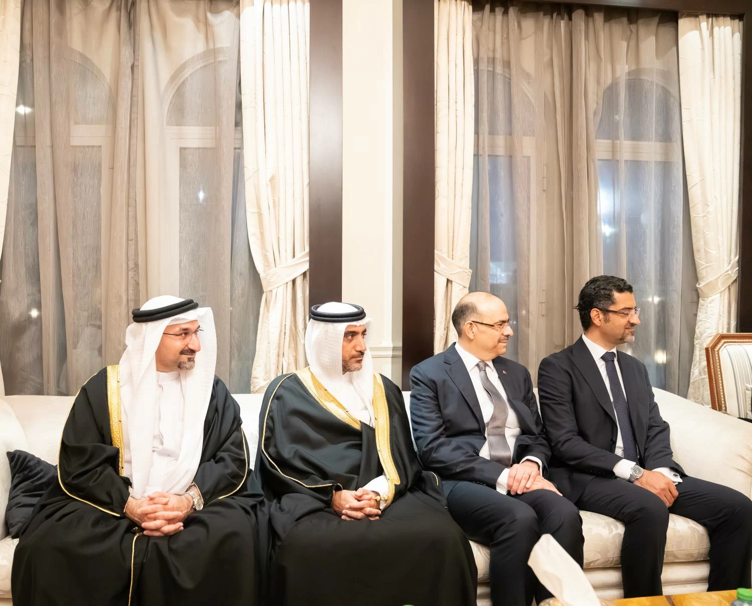 نائب جلالة الملك ولي العهد يزور عدداً من المجالس الرمضانية