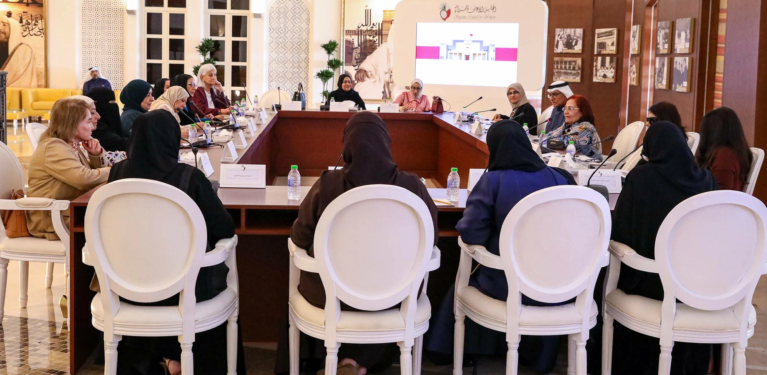 العوضي تترأس الاجتماع الأول للجنة التعاون بين المجلس الأعلى للمرأة والجمعيات واللجان النسائية