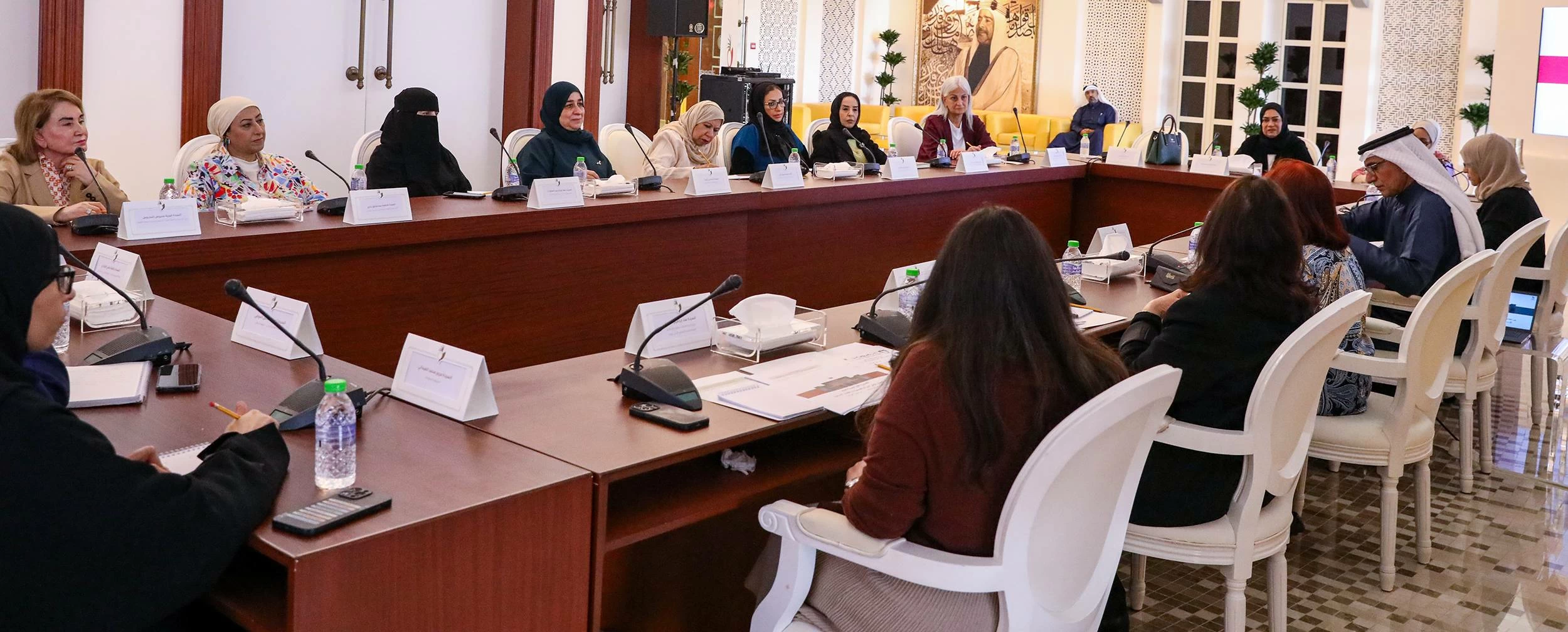 العوضي تترأس الاجتماع الأول للجنة التعاون بين المجلس الأعلى للمرأة والجمعيات واللجان النسائية