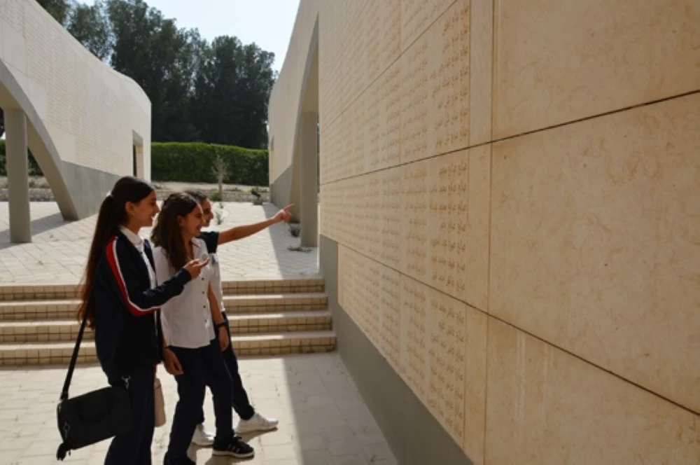 وفد من المدرسة الفرنسية يزور صرح الميثاق الوطني