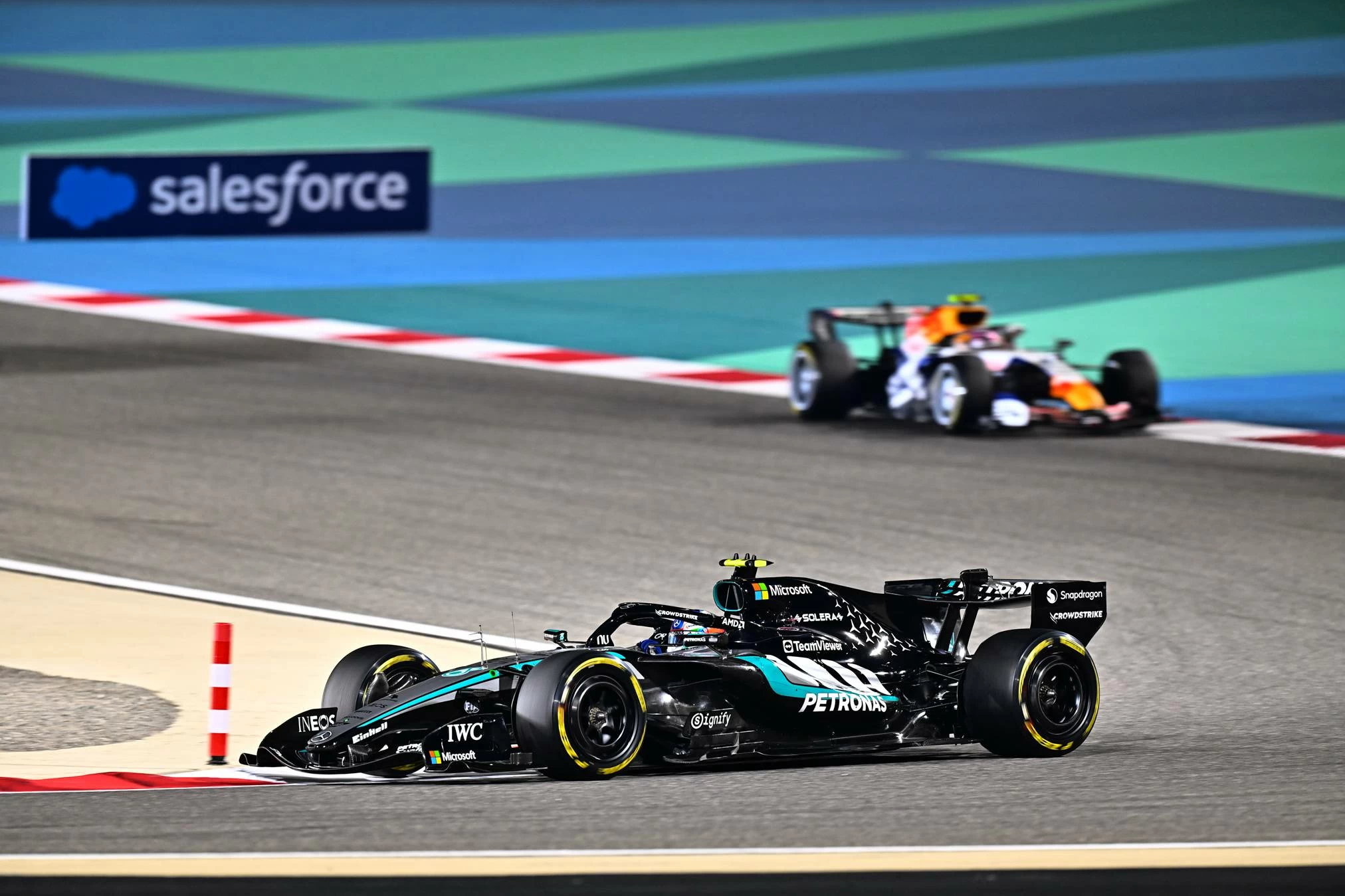 أنتونيللي يضمن استمرار مرسيدس في الصدارة في اليوم الثاني من تجارب البحرين الثانية