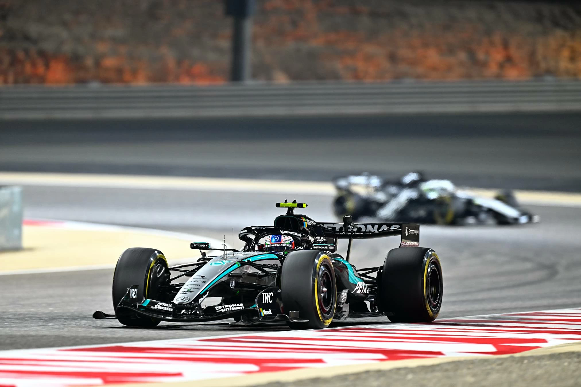 أنتونيللي يضمن استمرار مرسيدس في الصدارة في اليوم الثاني من تجارب البحرين الثانية