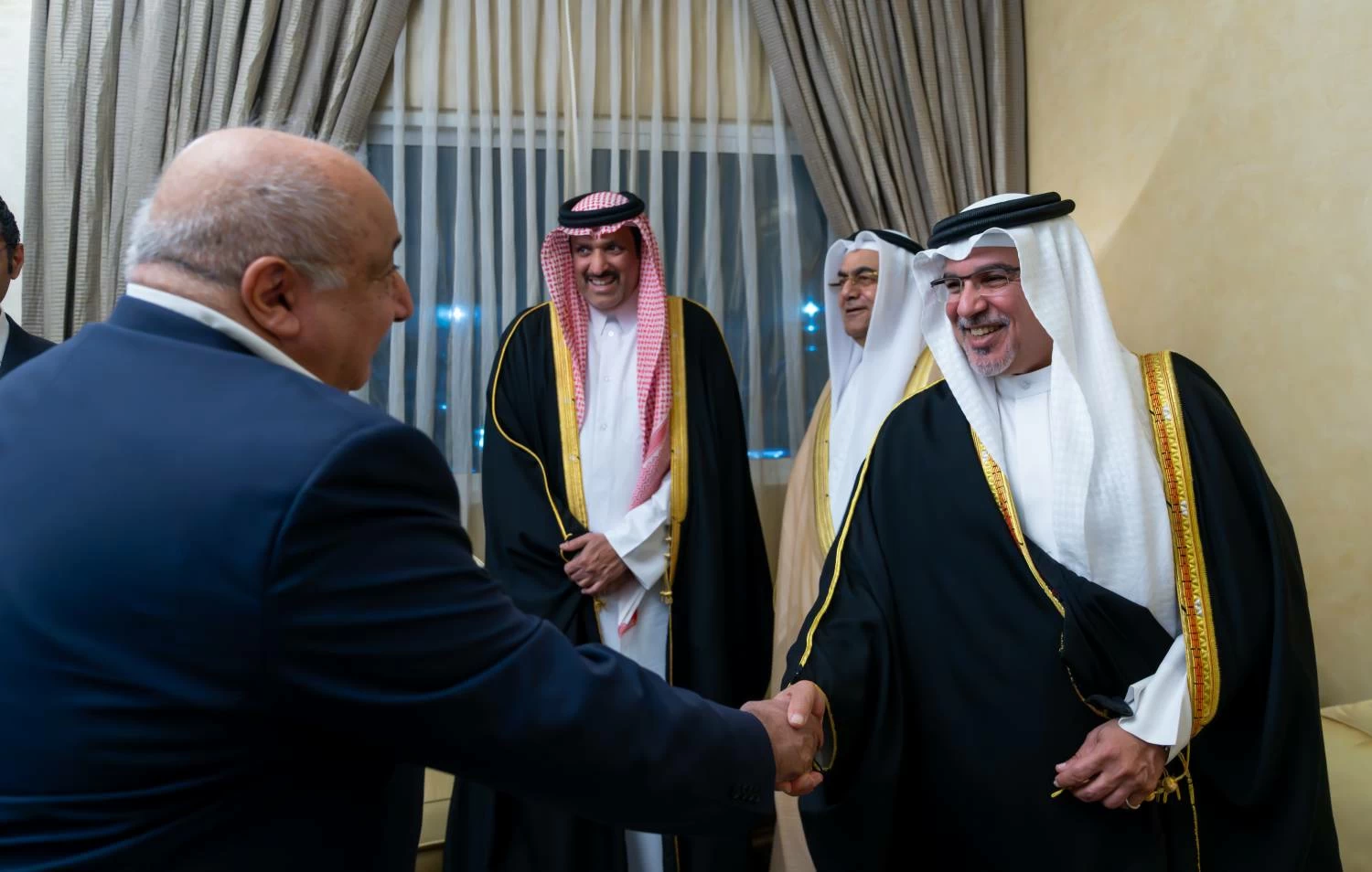 نائب الملك ولي العهد يزور مجالس عائلة العصفور وفيصل جواد والمرحوم علي فخرو