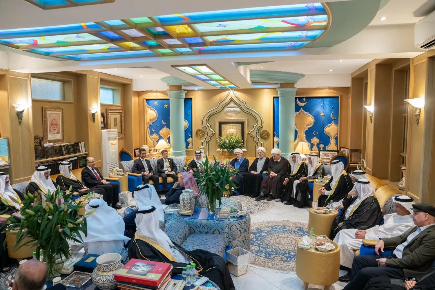 نائب الملك ولي العهد يزور مجالس عائلة العصفور وفيصل جواد والمرحوم علي فخرو