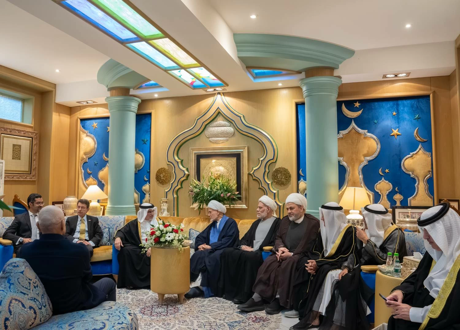 نائب الملك ولي العهد يزور مجالس عائلة العصفور وفيصل جواد والمرحوم علي فخرو