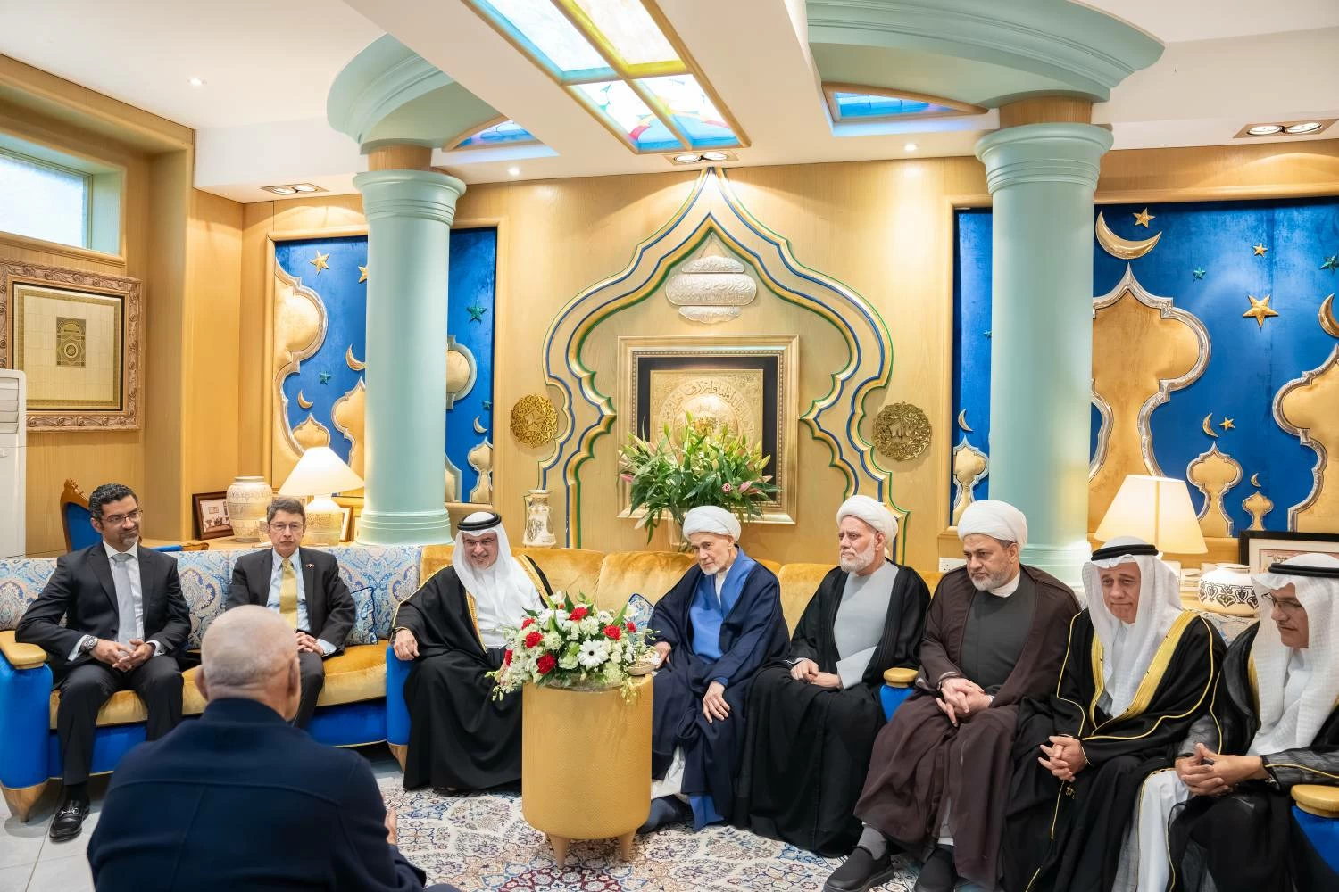 نائب الملك ولي العهد يزور مجالس عائلة العصفور وفيصل جواد والمرحوم علي فخرو