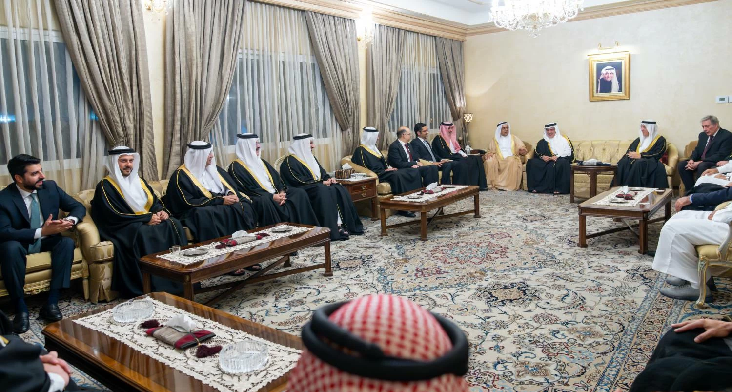 نائب الملك ولي العهد يزور مجالس عائلة العصفور وفيصل جواد والمرحوم علي فخرو