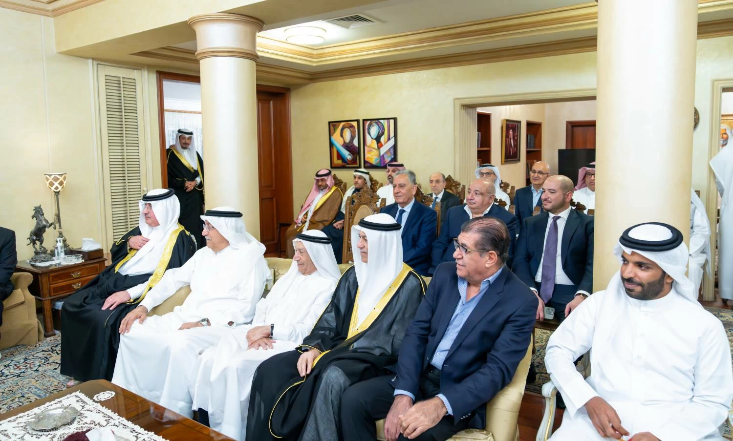 نائب الملك ولي العهد يزور مجالس عائلة العصفور وفيصل جواد والمرحوم علي فخرو