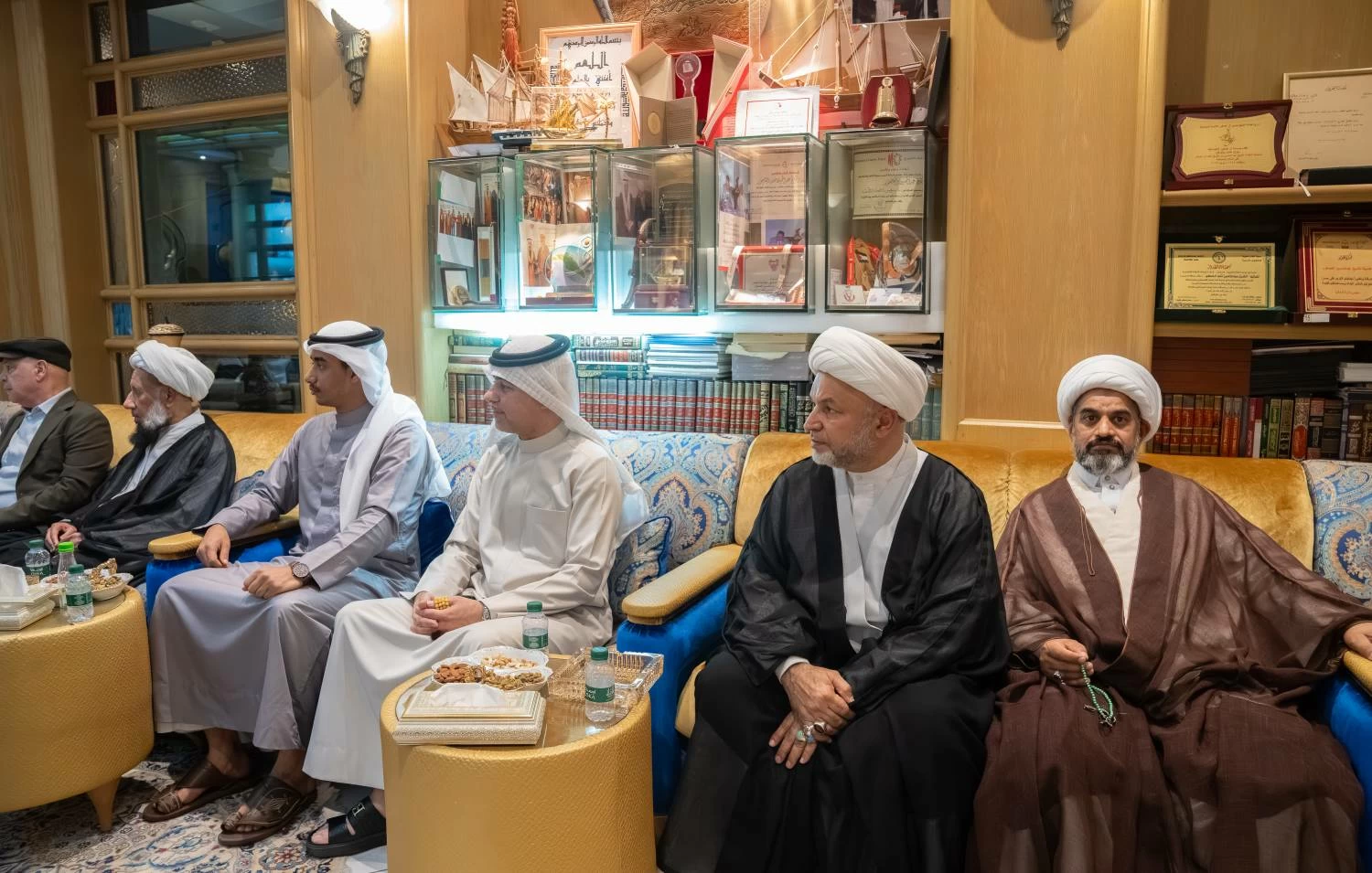 نائب الملك ولي العهد يزور مجالس عائلة العصفور وفيصل جواد والمرحوم علي فخرو