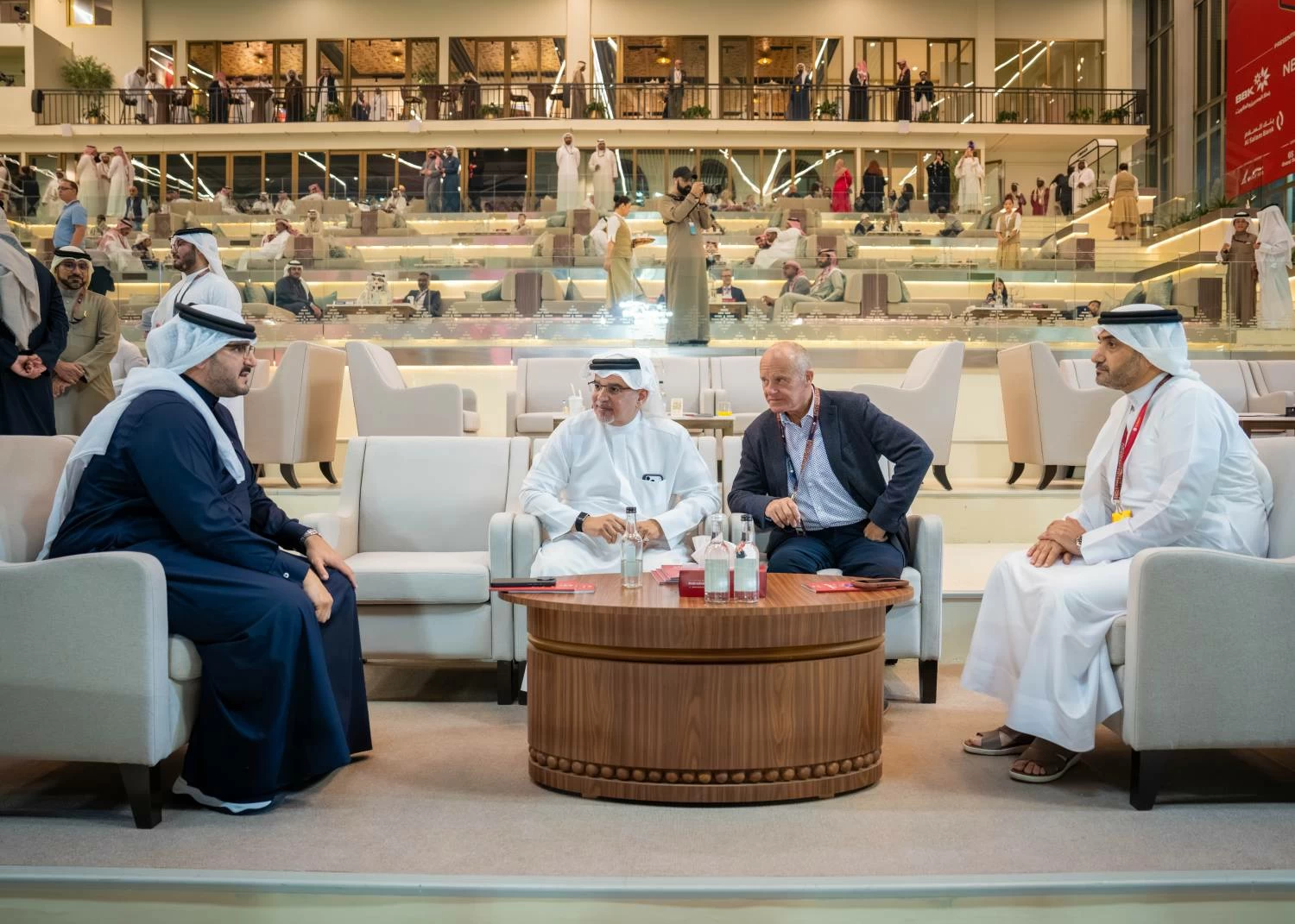 نائب الملك ولي العهد يشهد الجولة الخامسة من بطولة البحرين الدولية للخيل