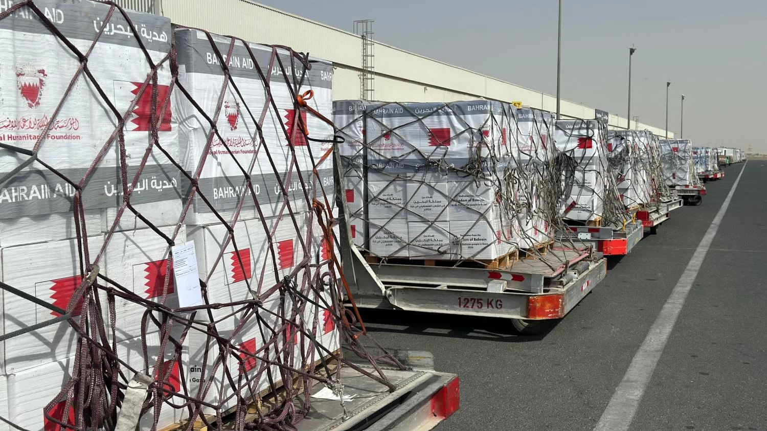 البحرين ترسل 100 طن من المساعدات الإغاثية إلى غزة
