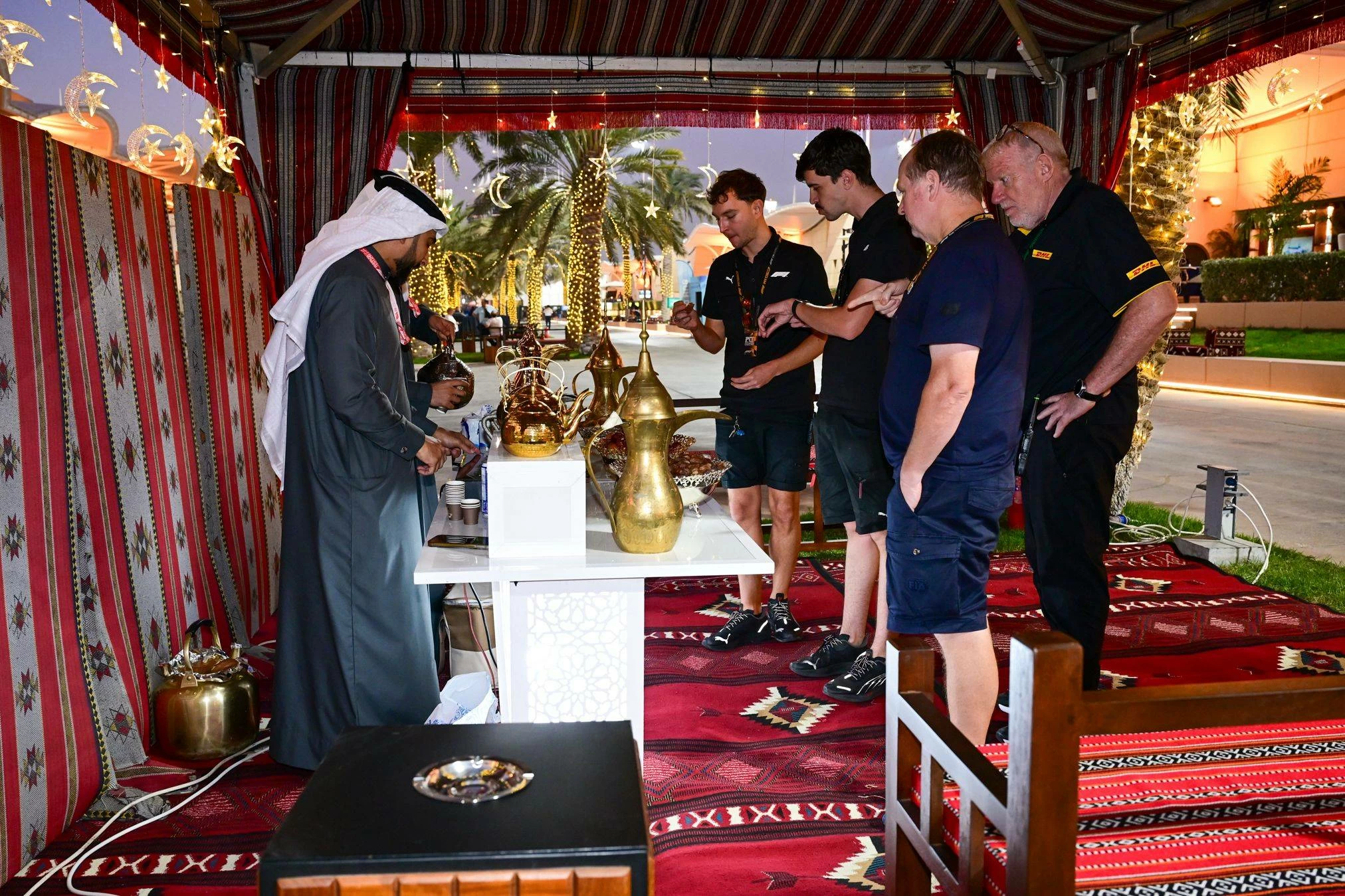 حلبة البحرين تتيح لفرق الفورمولا 1 تجربة أجواء الإفطار في رمضان&nbsp;