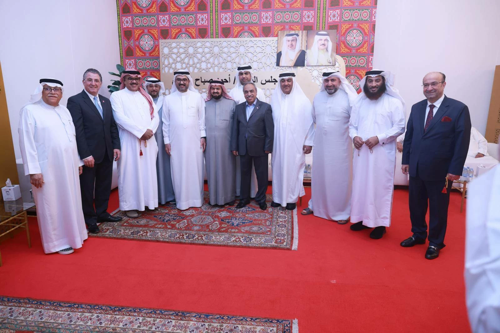 السلوم يستقبل ضيوفه في مجلسه الرمضاني بأبو عشيرة