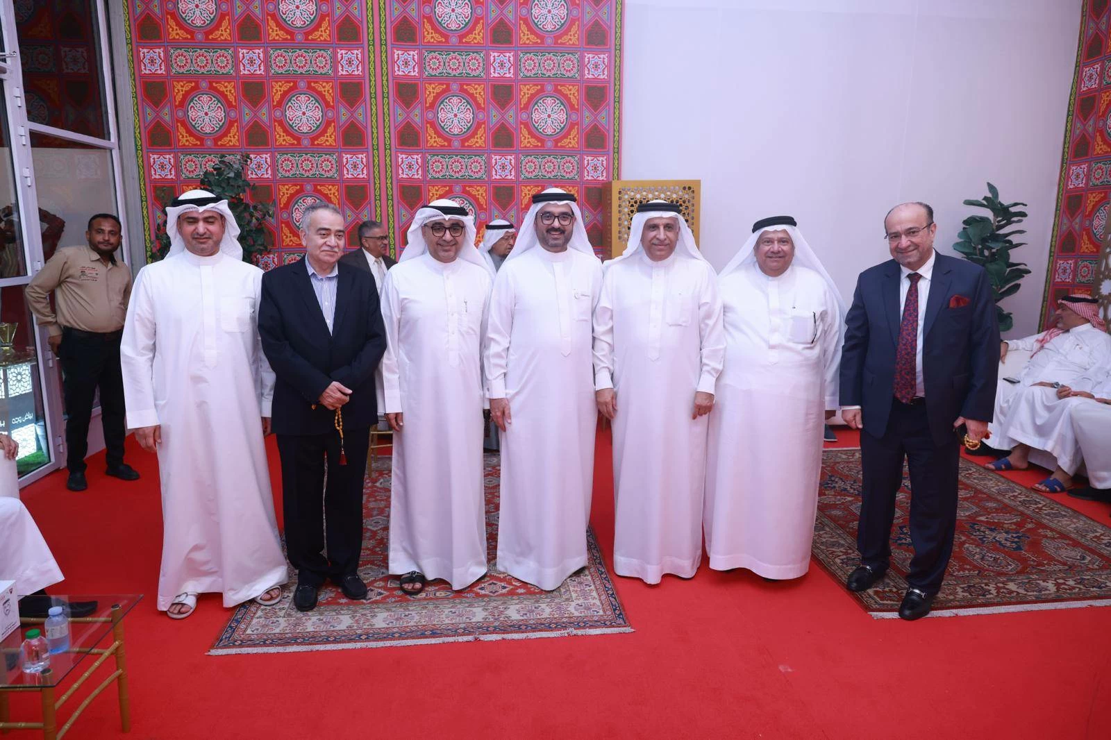 السلوم يستقبل ضيوفه في مجلسه الرمضاني بأبو عشيرة