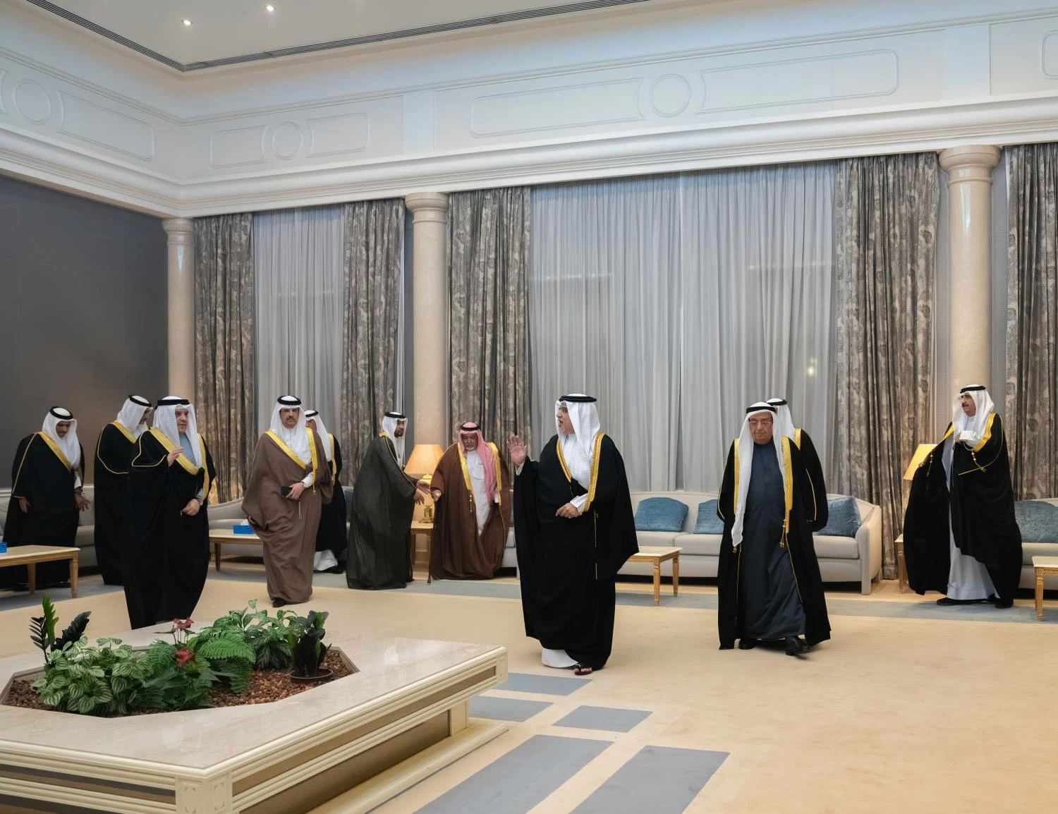 نائب جلالة الملك ولي العهد يزور عدداً من المجالس الرمضانية