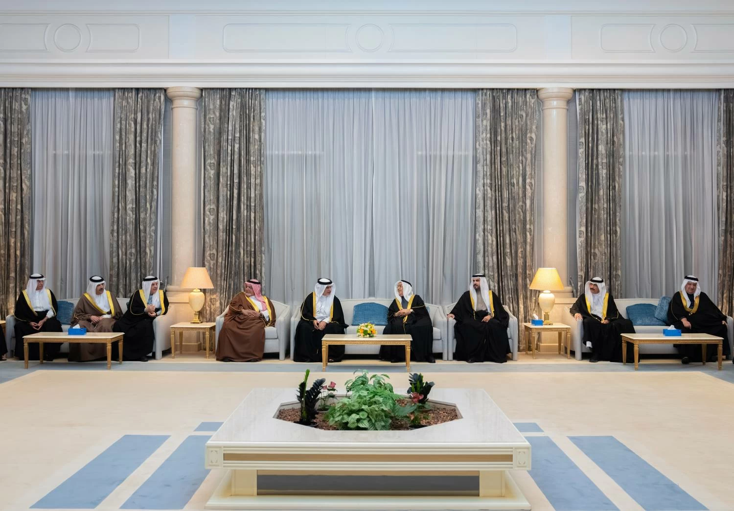 نائب جلالة الملك ولي العهد يزور عدداً من المجالس الرمضانية