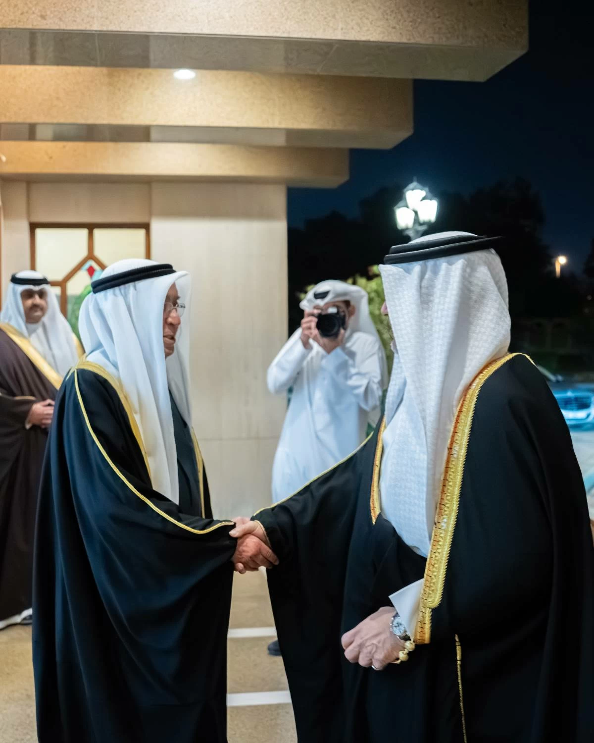 نائب جلالة الملك ولي العهد يزور عدداً من المجالس الرمضانية