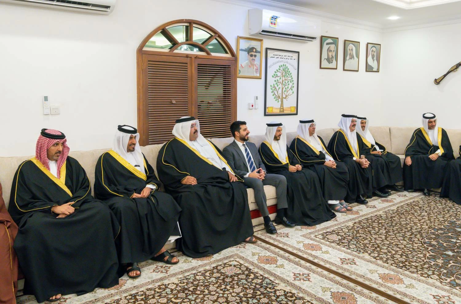 نائب جلالة الملك ولي العهد يزور عدداً من المجالس الرمضانية