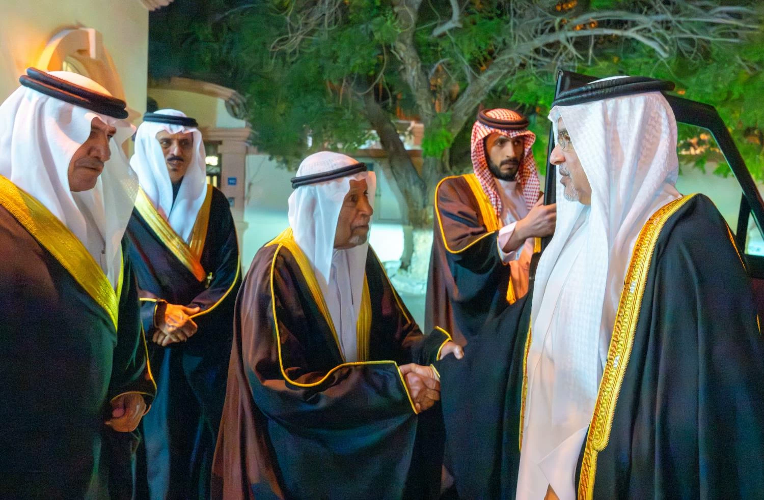 نائب جلالة الملك ولي العهد يزور عدداً من المجالس الرمضانية