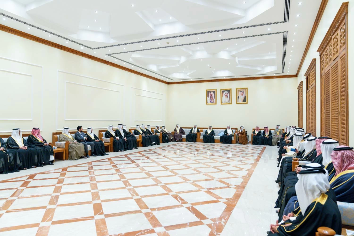 نائب جلالة الملك ولي العهد يزور عدداً من المجالس الرمضانية