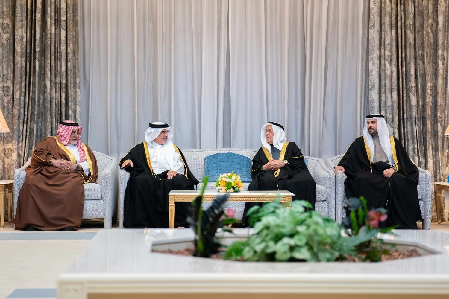 نائب جلالة الملك ولي العهد يزور عدداً من المجالس الرمضانية