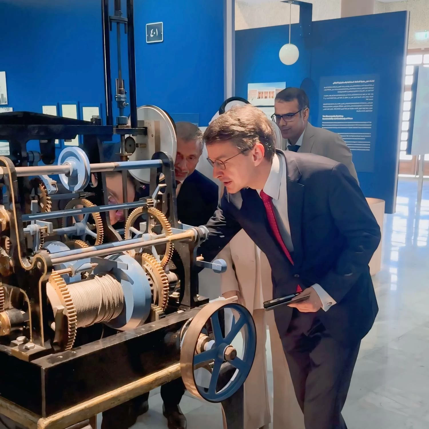 وزير شؤون البلديات والزراعة يستضيف سفراء الدول الصديقة في مملكة البحرين لزيارة مبنى بلدية المنامة والمعرض البلدي