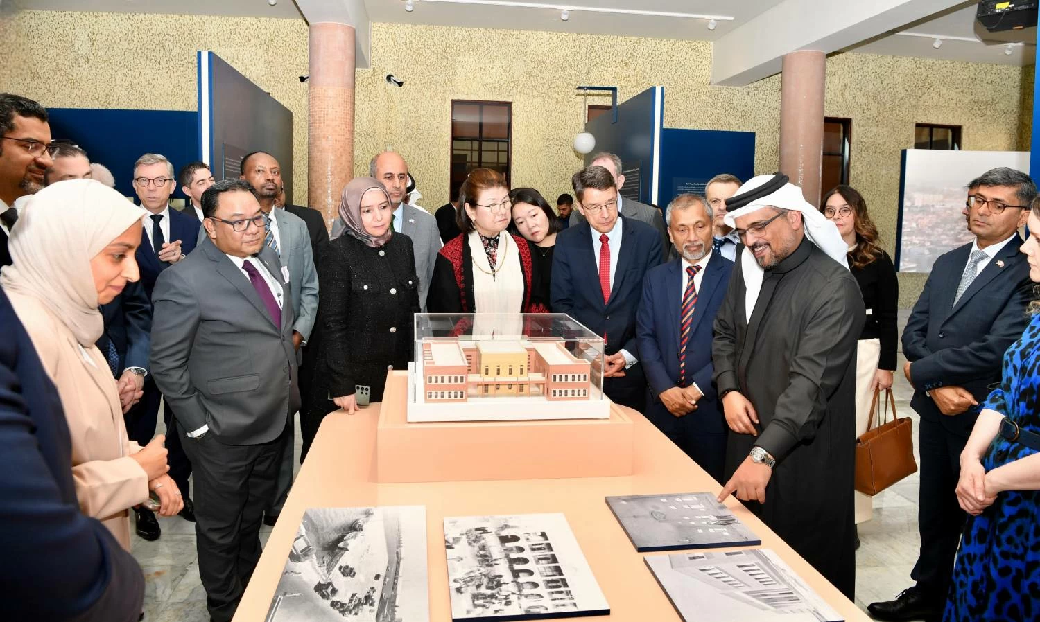 وزير شؤون البلديات والزراعة يستضيف سفراء الدول الصديقة في مملكة البحرين لزيارة مبنى بلدية المنامة والمعرض البلدي