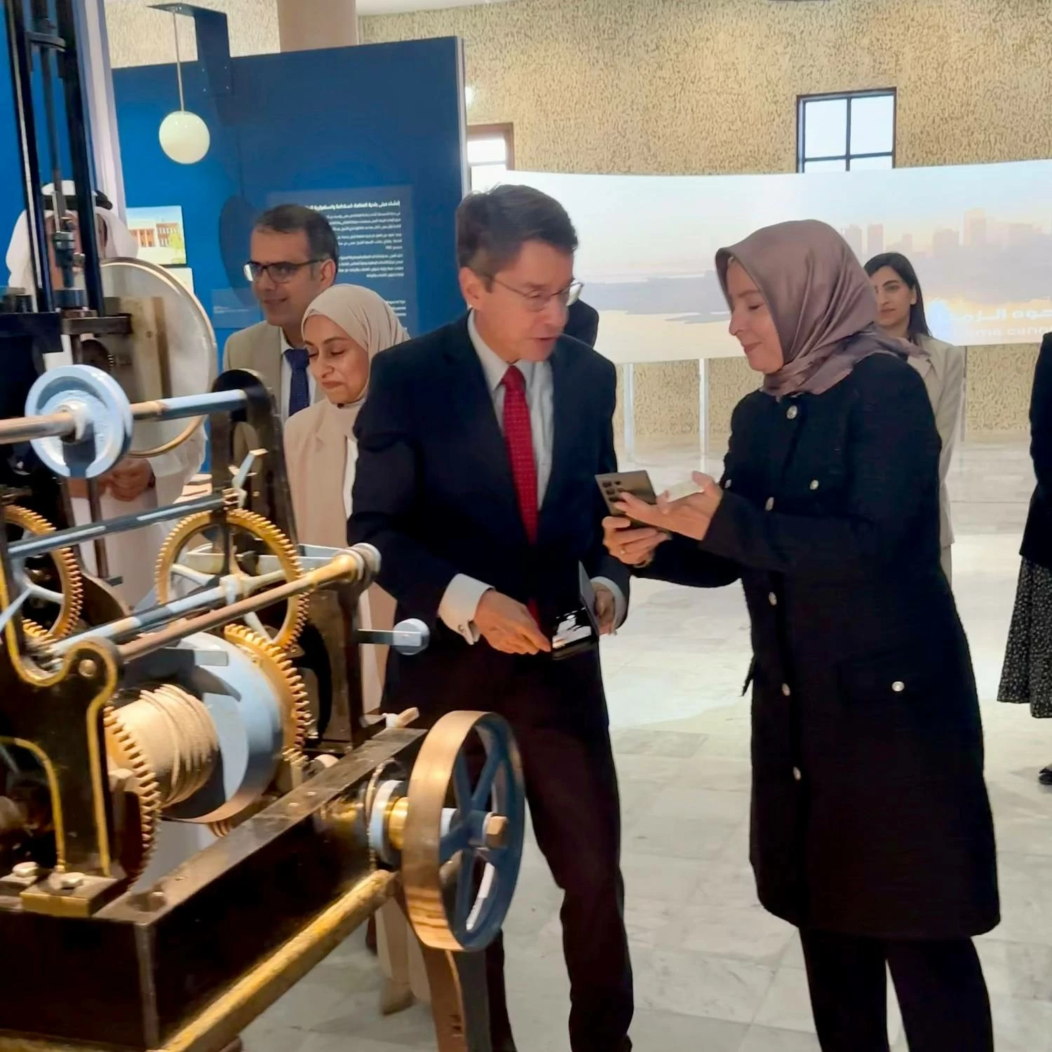 وزير شؤون البلديات والزراعة يستضيف سفراء الدول الصديقة في مملكة البحرين لزيارة مبنى بلدية المنامة والمعرض البلدي