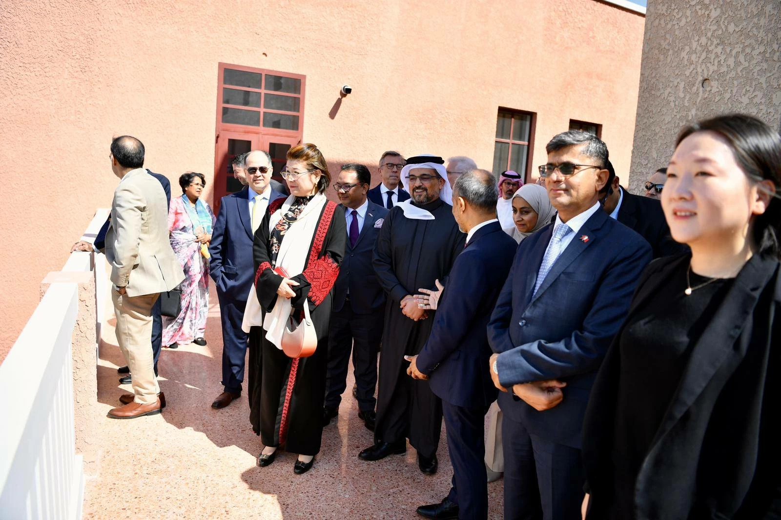 وزير شؤون البلديات والزراعة يستضيف سفراء الدول الصديقة في مملكة البحرين لزيارة مبنى بلدية المنامة والمعرض البلدي