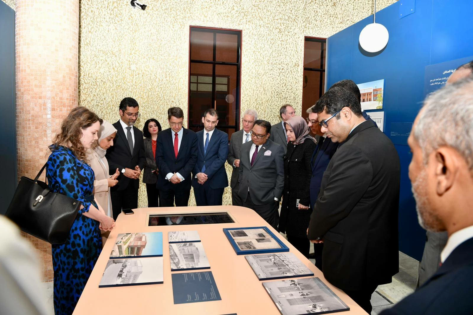 وزير شؤون البلديات والزراعة يستضيف سفراء الدول الصديقة في مملكة البحرين لزيارة مبنى بلدية المنامة والمعرض البلدي