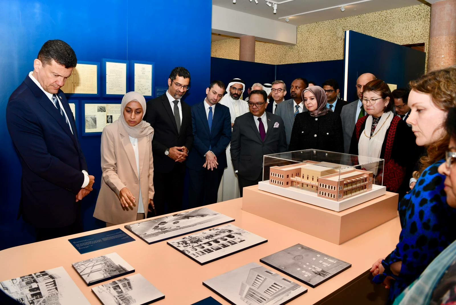 وزير شؤون البلديات والزراعة يستضيف سفراء الدول الصديقة في مملكة البحرين لزيارة مبنى بلدية المنامة والمعرض البلدي