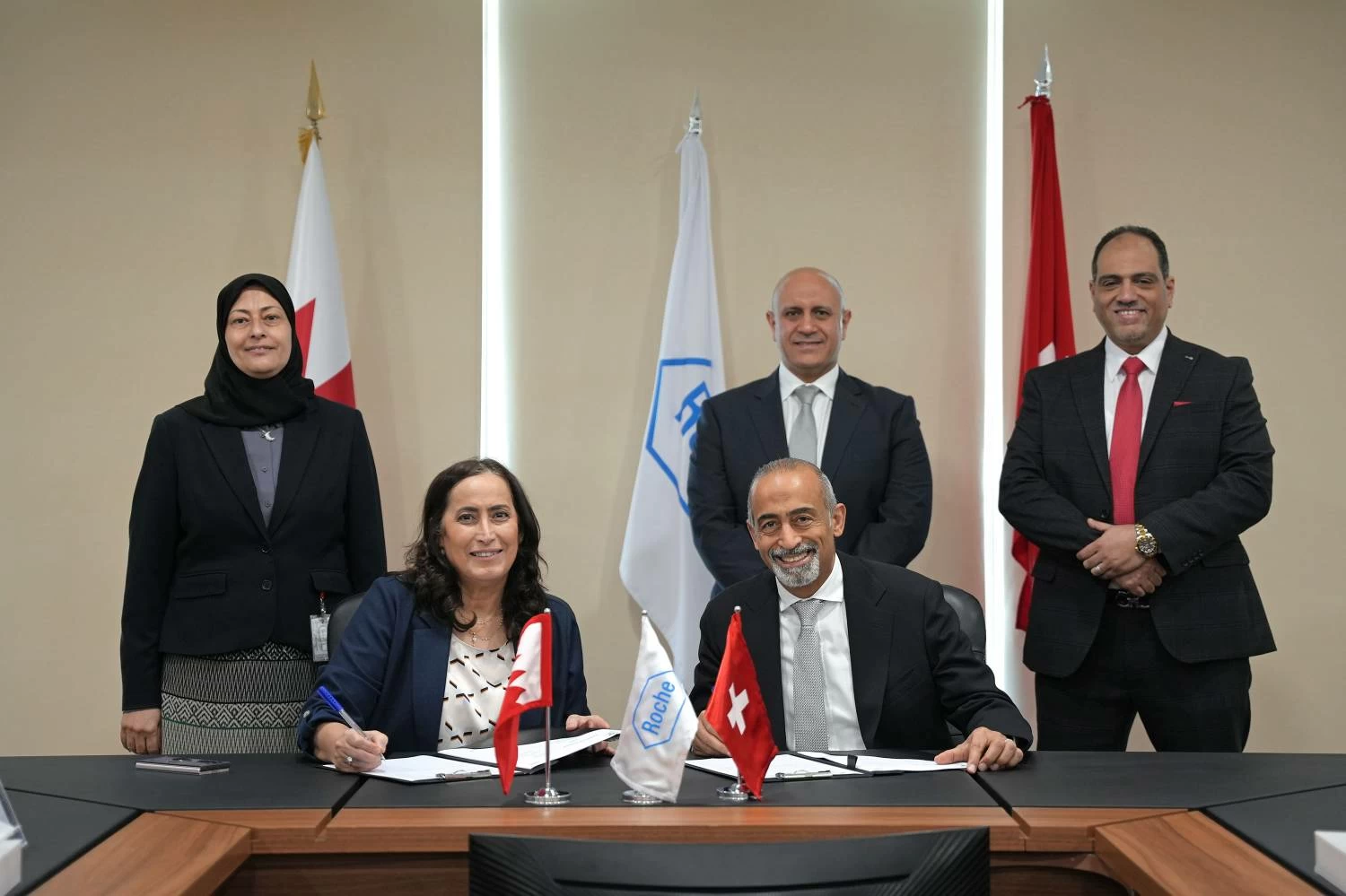 المستشفيات الحكومية وشركة &ldquo;روش&rdquo; المحدودة توقعان مذكرة تفاهم لتعزيز التعاون في عدد من التخصصات الطبية