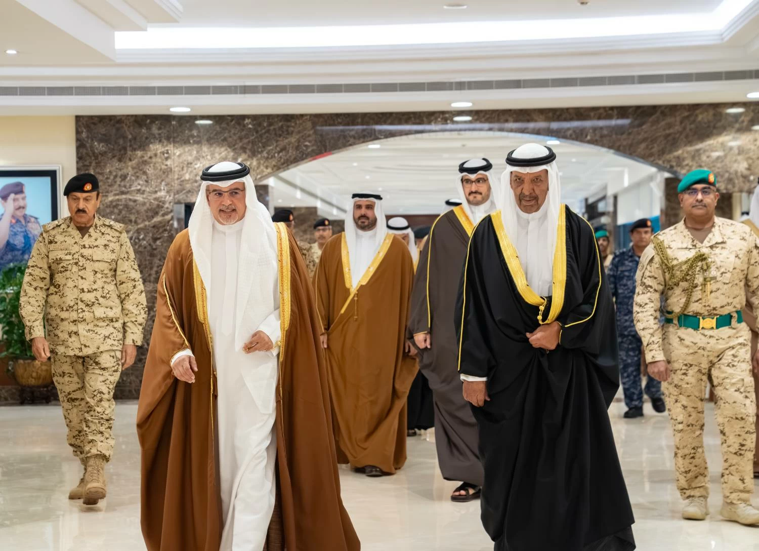 نائب الملك ولي العهد يؤكد اعتزازه بالجهود الوطنية الصادقة التي يبذلها منتسبو قوة دفاع