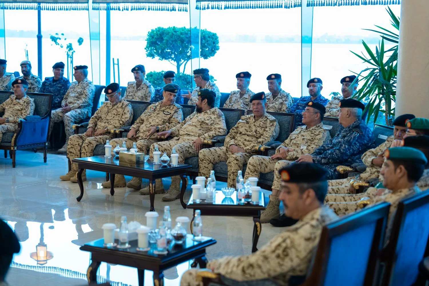 نائب الملك ولي العهد يؤكد اعتزازه بالجهود الوطنية الصادقة التي يبذلها منتسبو قوة دفاع