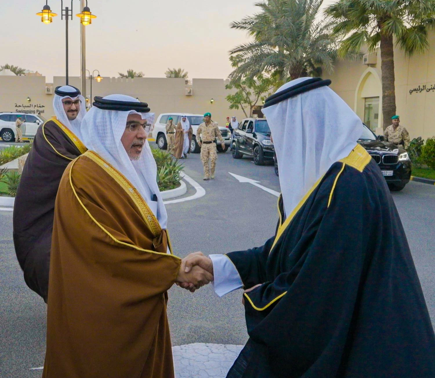 نائب الملك ولي العهد يؤكد اعتزازه بالجهود الوطنية الصادقة التي يبذلها منتسبو قوة دفاع