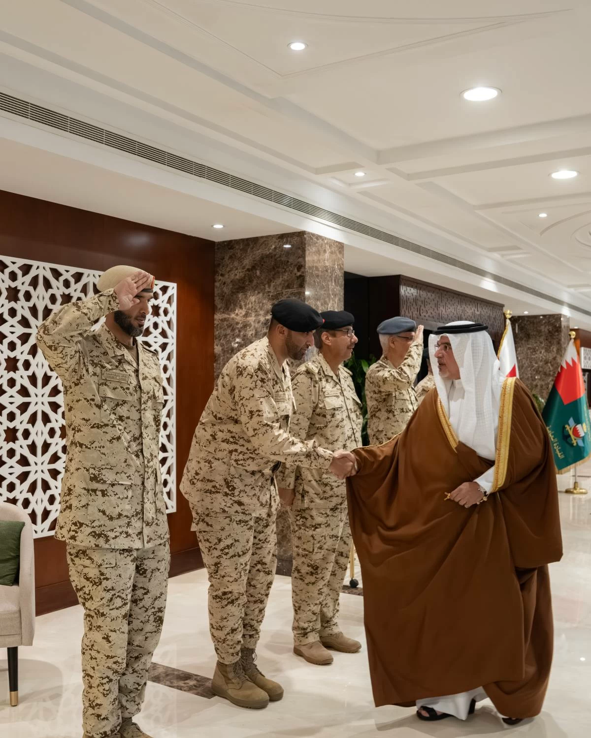 نائب الملك ولي العهد يؤكد اعتزازه بالجهود الوطنية الصادقة التي يبذلها منتسبو قوة دفاع