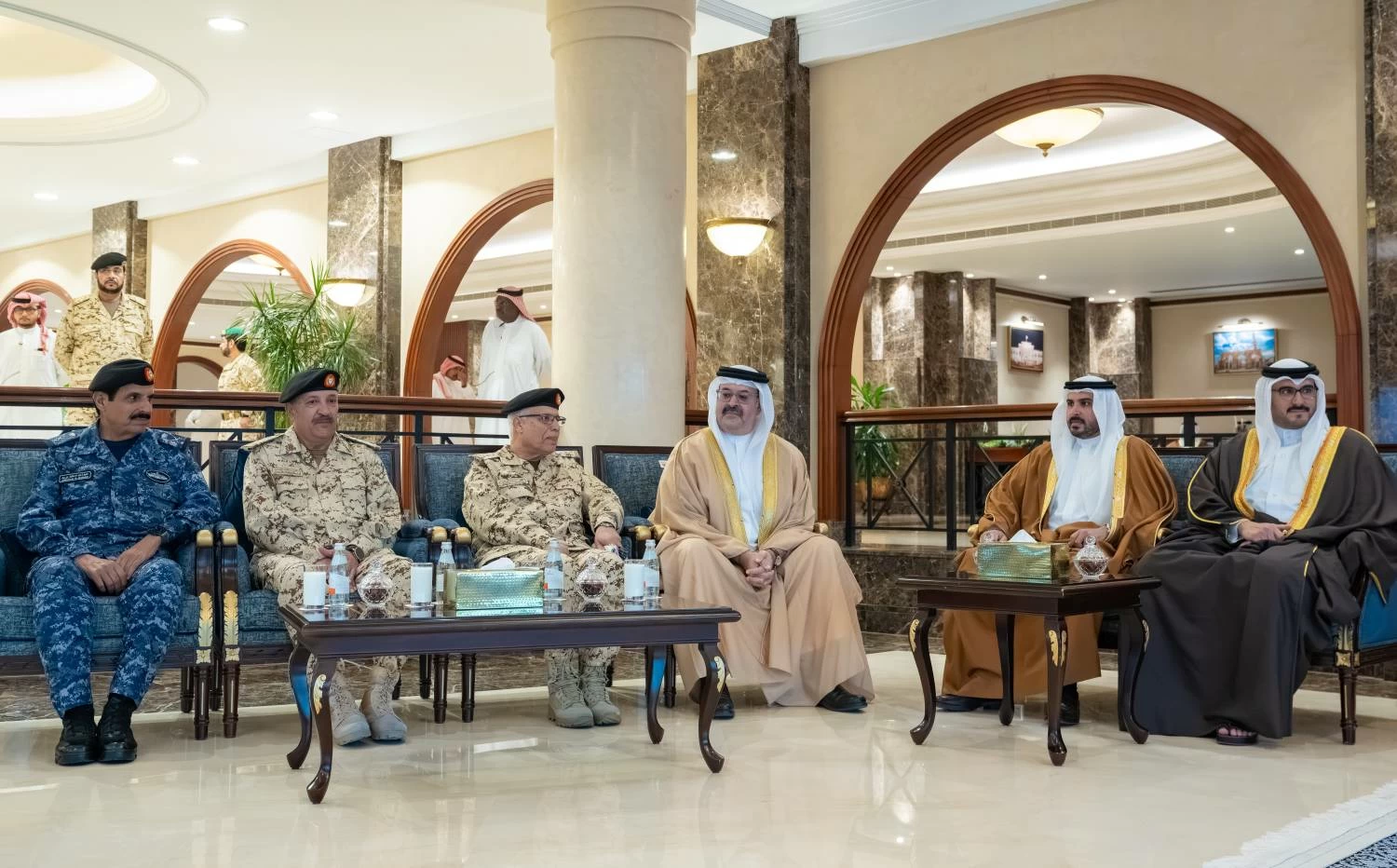 نائب الملك ولي العهد يؤكد اعتزازه بالجهود الوطنية الصادقة التي يبذلها منتسبو قوة دفاع