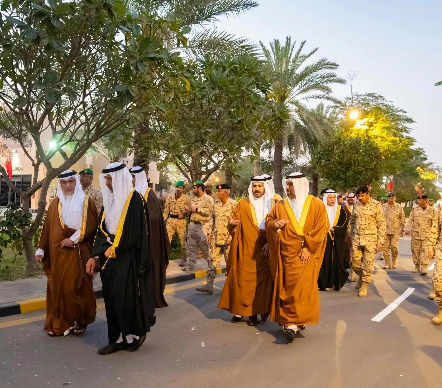 نائب الملك ولي العهد يؤكد اعتزازه بالجهود الوطنية الصادقة التي يبذلها منتسبو قوة دفاع