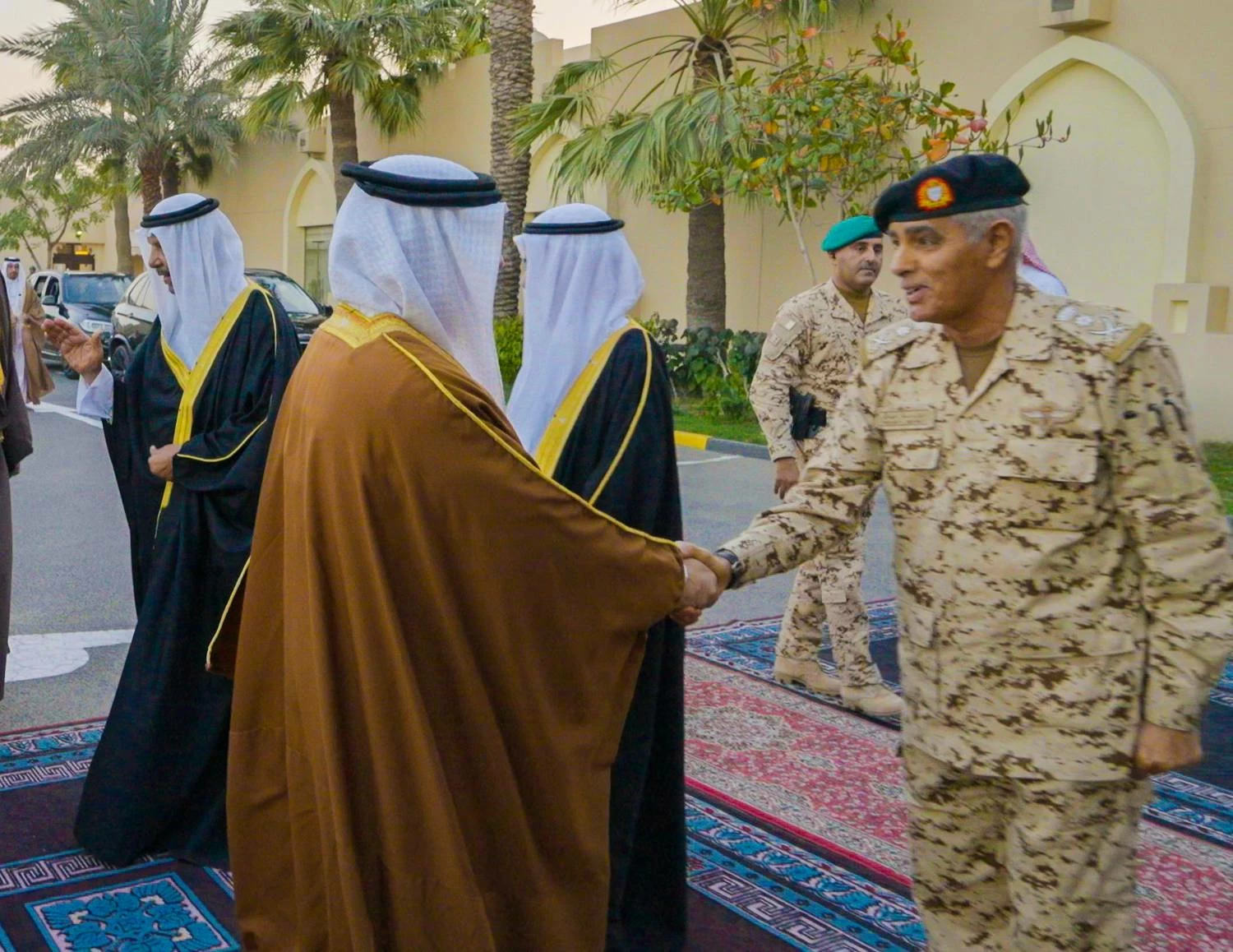 نائب الملك ولي العهد يؤكد اعتزازه بالجهود الوطنية الصادقة التي يبذلها منتسبو قوة دفاع