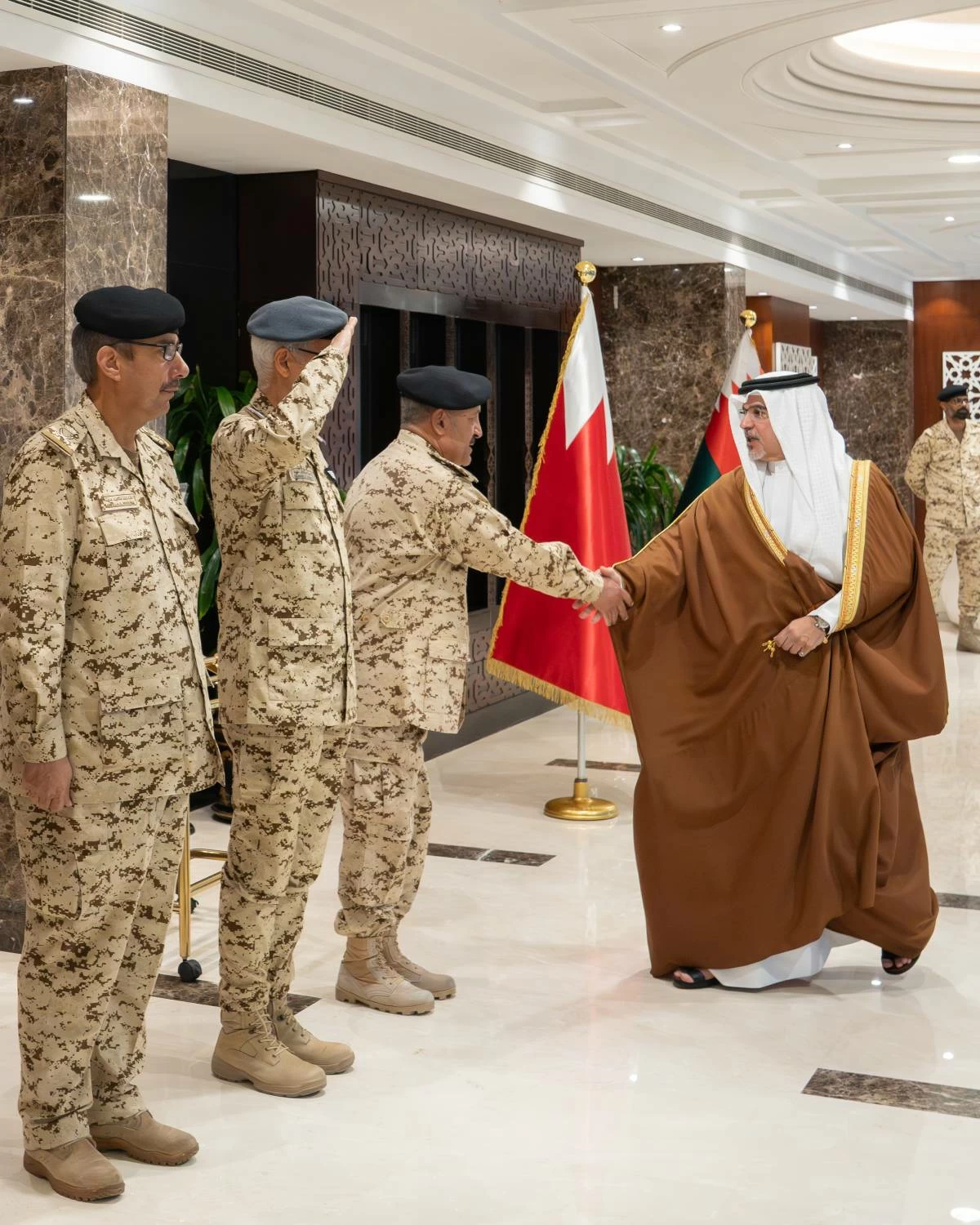 نائب الملك ولي العهد يؤكد اعتزازه بالجهود الوطنية الصادقة التي يبذلها منتسبو قوة دفاع